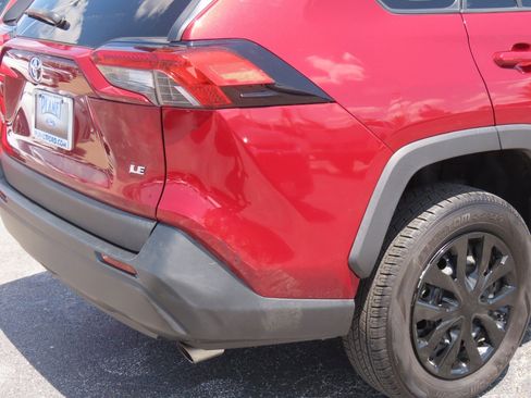Used 2020 Toyota RAV4 LE FWD image 12