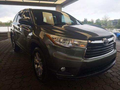 Used 2015 Toyota Highlander XLE AWD/4WD image 4