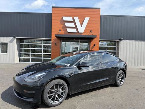 Used 2023 Tesla Model 3 Standard Range image 1