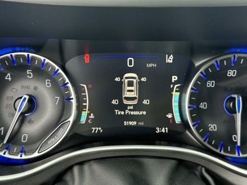 Used 2024 Chrysler Pacifica Touring-L FWD image 28