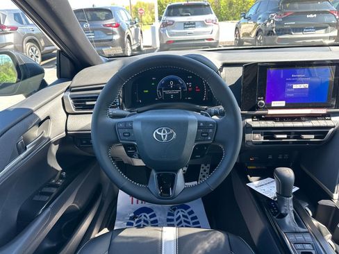 Used 2026 Toyota Camry SE FWD image 18