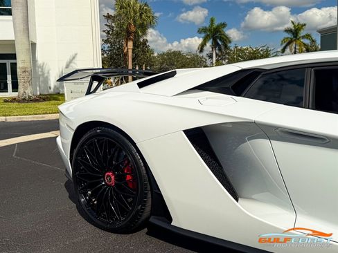 Used 2018 Lamborghini Aventador S image 59