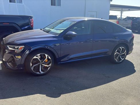 Used 2022 Audi e-tron Premium Plus AWD/4WD image 6