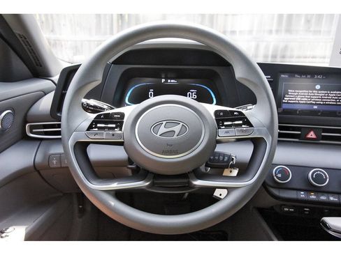 Certified 2026 Hyundai Elantra SE FWD image 16