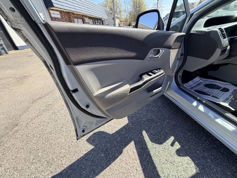 Used 2012 Honda Civic LX image 4