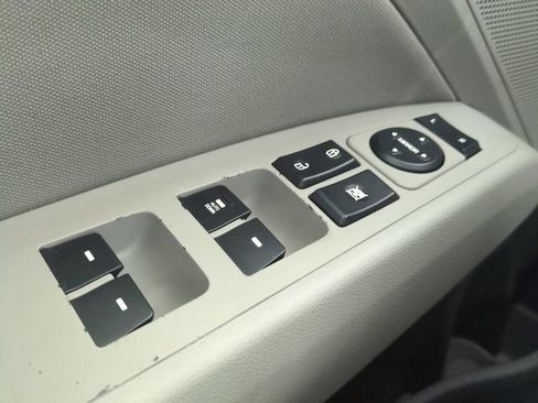 Used 2017 Hyundai Elantra SE image 25