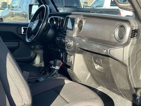 Used 2022 Jeep Gladiator Sport image 24