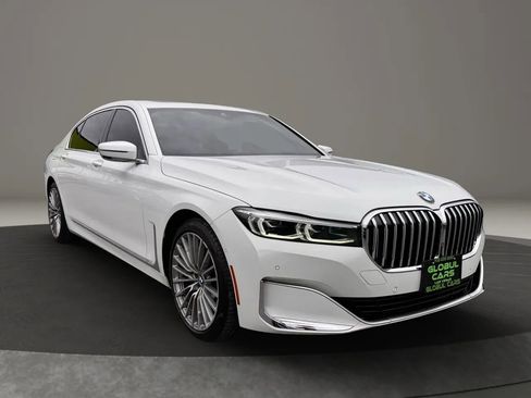 Used 2022 BMW 740i 740i Sedan 4D image 4