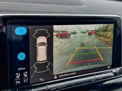 Used 2024 Volkswagen Atlas Cross Sport SE image 19