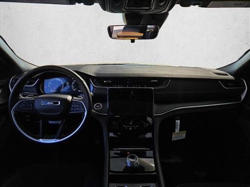 New 2025 Jeep Grand Cherokee Laredo image 13