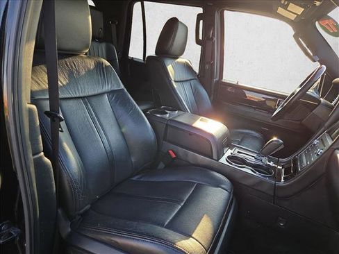 Used 2017 Lincoln Navigator Reserve image 21