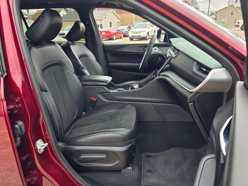 Used 2024 Jeep Grand Cherokee L Altitude image 28