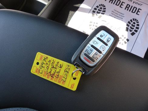 Used 2026 Chrysler Pacifica Select FWD image 53