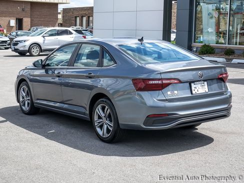 Used 2024 Volkswagen Jetta SE FWD image 5
