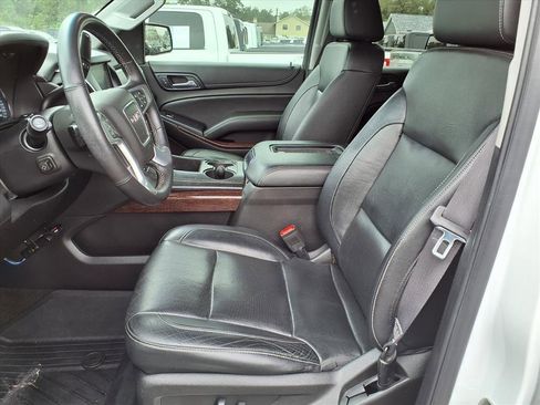Used 2017 GMC Yukon SLT image 29