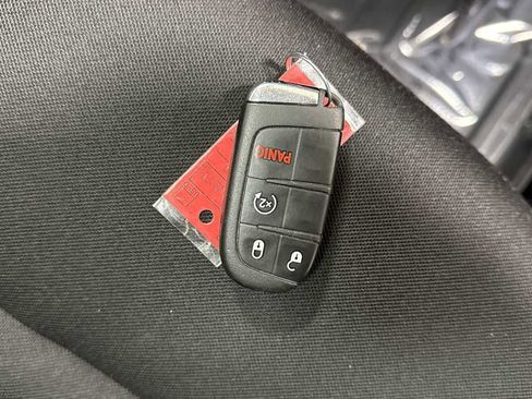 Used 2021 Jeep Renegade Latitude w/ Sun & Sound Group image 32