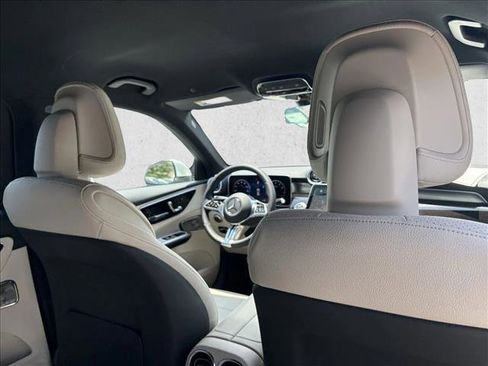 Used 2025 Mercedes-Benz GLC 300 image 21