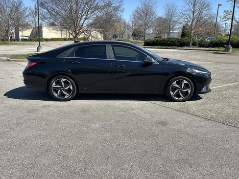 Used 2022 Hyundai Elantra Limited image 8