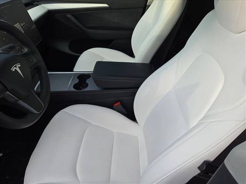 Used 2024 Tesla Model Y 2WD image 16
