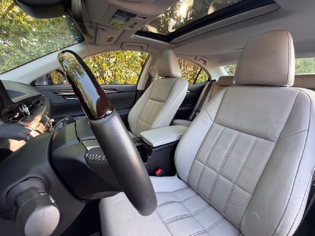 Used 2017 Lexus ES 350 w/ Luxury Package FWD image 18