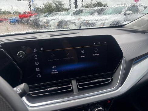 Used 2025 Chevrolet Trax LT FWD image 20