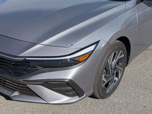 New 2025 Hyundai Elantra SEL image 9