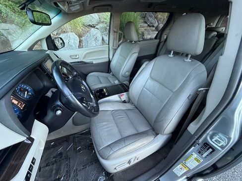 Used 2015 Toyota Sienna XLE Premium image 8