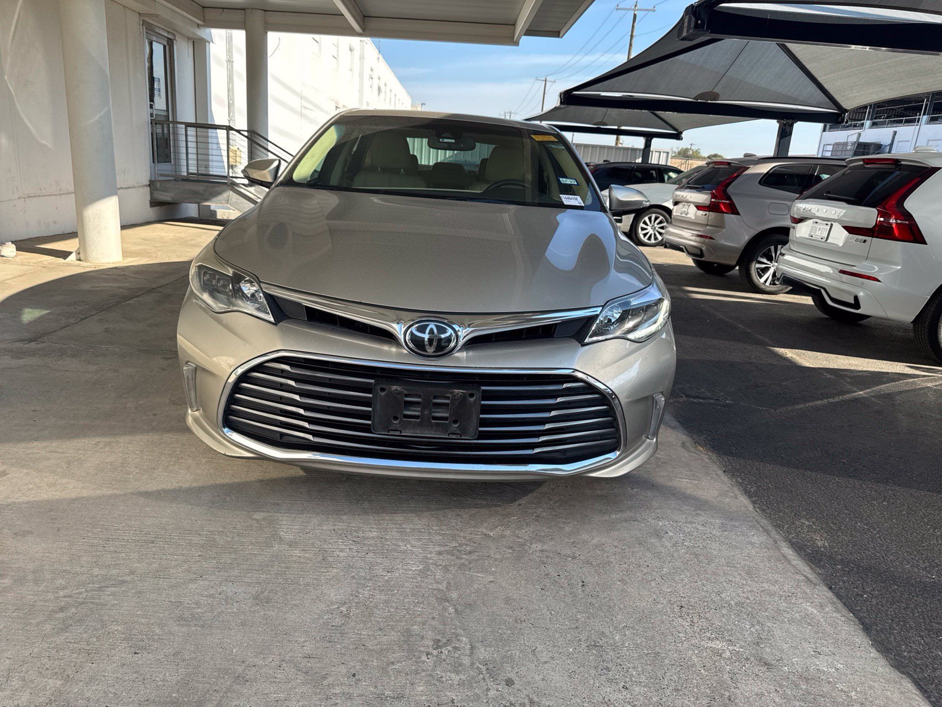 Used 2017 Toyota Avalon Limited FWD image 2