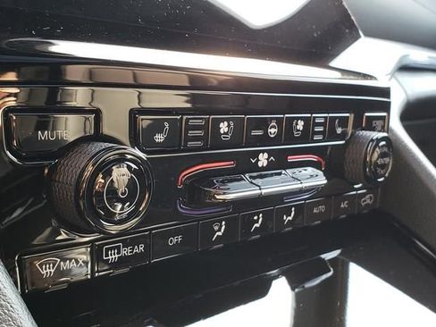 New 2025 Jeep Grand Cherokee Overland image 10