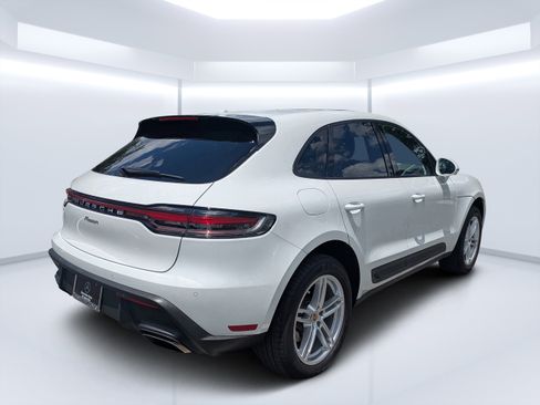 Used 2024 Porsche Macan AWD/4WD image 3