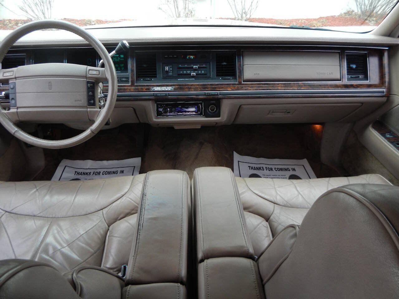 Used 1992 Lincoln Town Car Signature RWD image 2