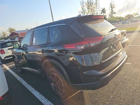 Used 2025 Nissan Rogue SV AWD/4WD image 6