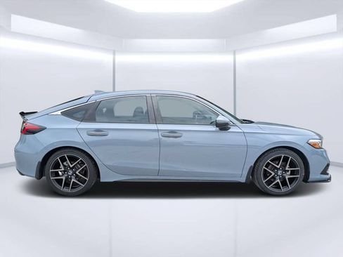 Used 2022 Honda Civic Sport Touring image 2