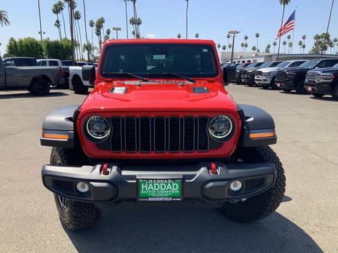 Certified 2025 Jeep Wrangler Unlimited Rubicon w/ Convenience Group AWD/4WD image 2