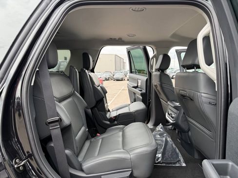 New 2026 Ford Expedition Active RWD image 18
