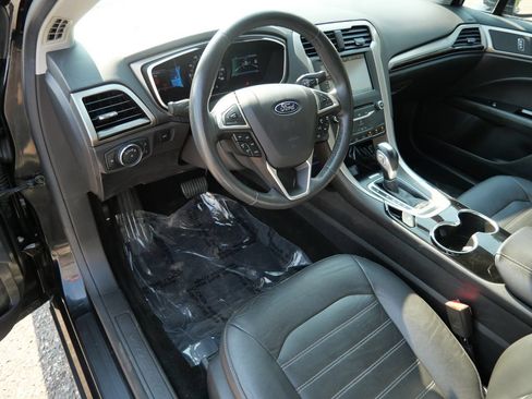 Used 2014 Ford Fusion SE w/ Equipment Group 202A FWD image 3