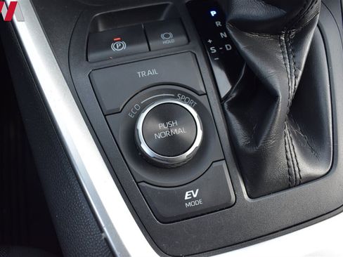 Used 2022 Toyota RAV4 LE image 20