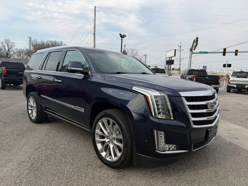 Used 2018 Cadillac Escalade Premium Luxury image 7