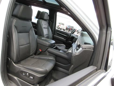 Used 2021 GMC Yukon Denali w/ Denali Ultimate Package AWD/4WD image 28