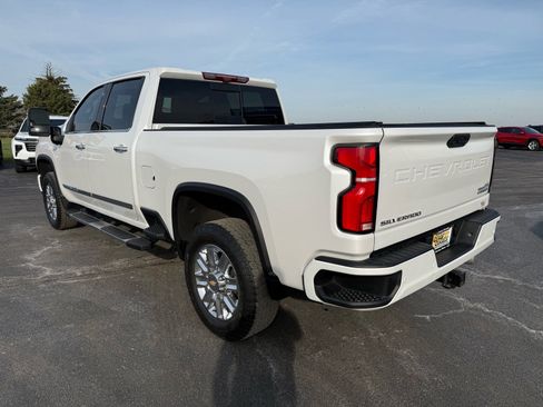 Used 2024 Chevrolet Silverado 2500 High Country w/ High Country Premium Package image 3