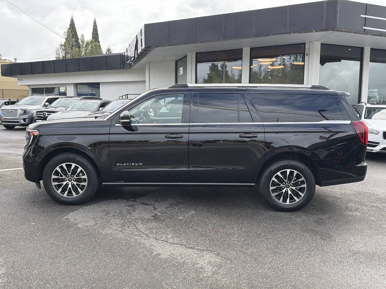 Used 2025 Ford Expedition Max Platinum AWD/4WD image 2