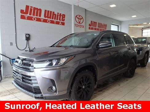 Used 2019 Toyota Highlander SE image 1