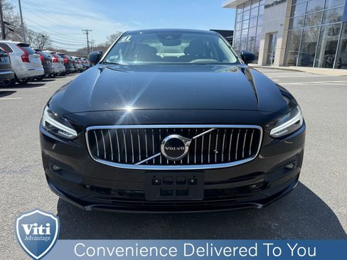 Used 2021 Volvo S90 T6 Momentum image 3
