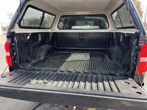 Used 2017 GMC Sierra 1500 SLE w/ SLE Value Package AWD/4WD image 9