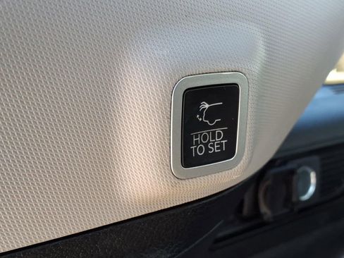 Used 2023 Jeep Grand Cherokee Limited w/ Luxury Tech Group II image 13