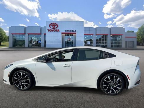 Used 2023 Toyota Prius Prime FWD image 4