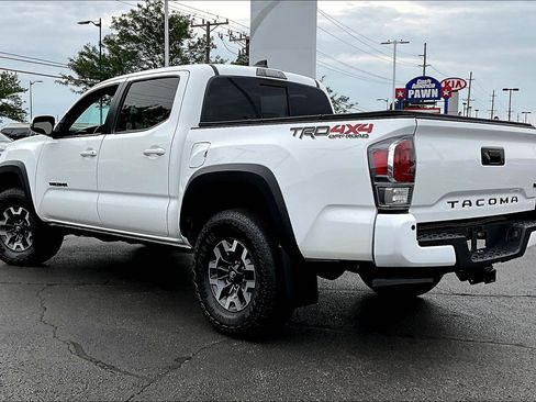 Used 2023 Toyota Tacoma TRD Off-Road w/ TRD Premium Off Road Package AWD/4WD image 4