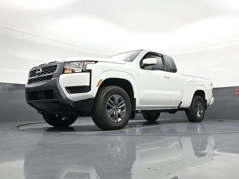 Certified 2025 Nissan Frontier SV AWD/4WD image 22