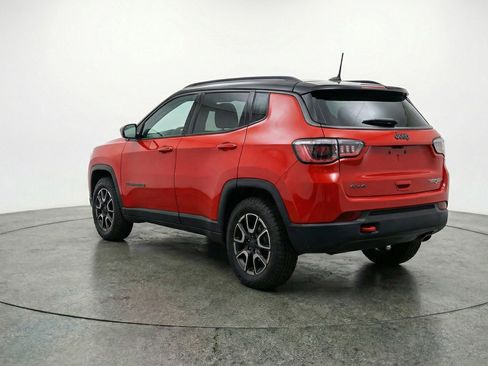 Used 2025 Jeep Compass Trailhawk AWD/4WD image 6