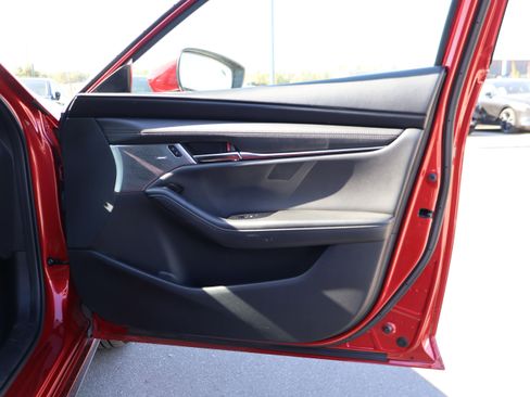 Used 2019 MAZDA MAZDA3 w/Preferred Pkg image 9